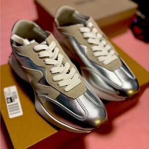 Steve Madden brand new